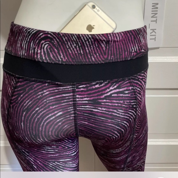 Lululemon Inspire Tight II size 10
Seawheeze 2016 - 7/8-length tight - Picture 6 of 14